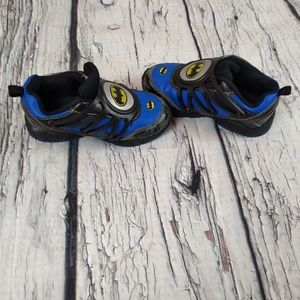 Batman light up shoes toddler size 9 snap on laces